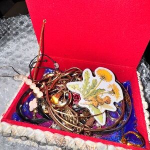 🌼 Vintage Shell Jewelry Box + Mixed Jewelry Bundle 🌼